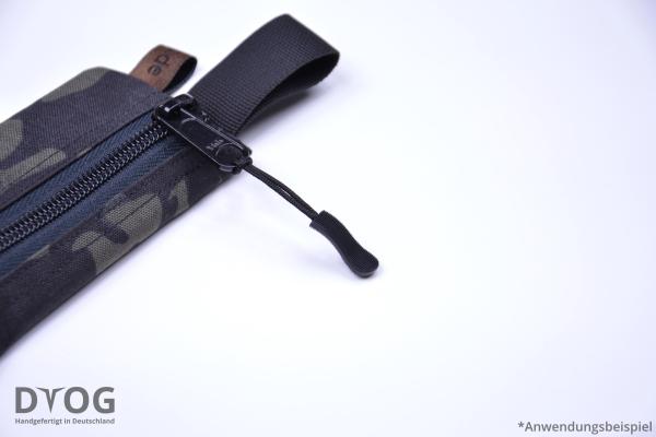 2M Zipper Pull Schwarz im Anwendungsbeispiel